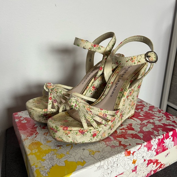 Spring/Summer Floral Wedge Platform *USED* - Picture 3 of 4